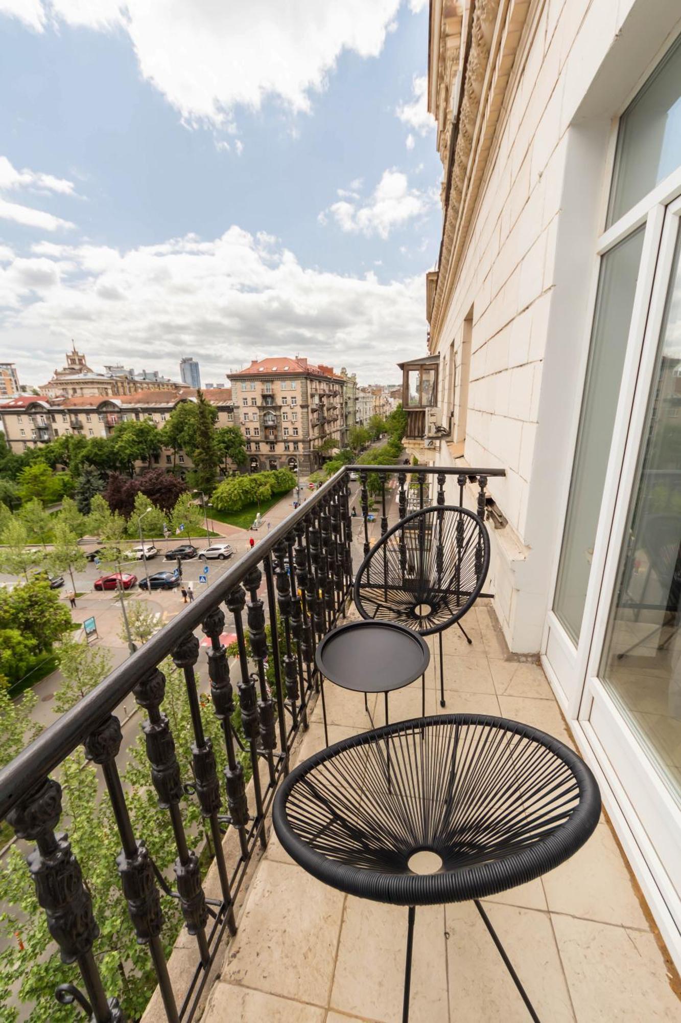 Dayflat Apartments Khreschatyk Kyiv Exterior photo
